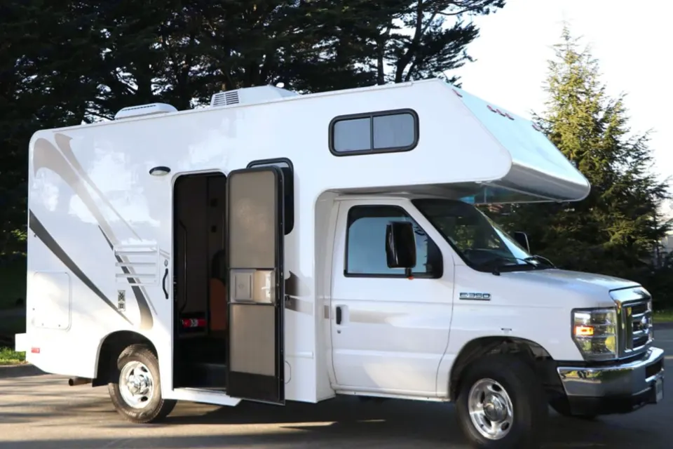 Explore Nature with Thor Majestic 19G Class C 2018 WiFi Starlink