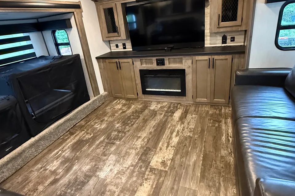 Bruno's Forest River sabre Fifth Wheel
