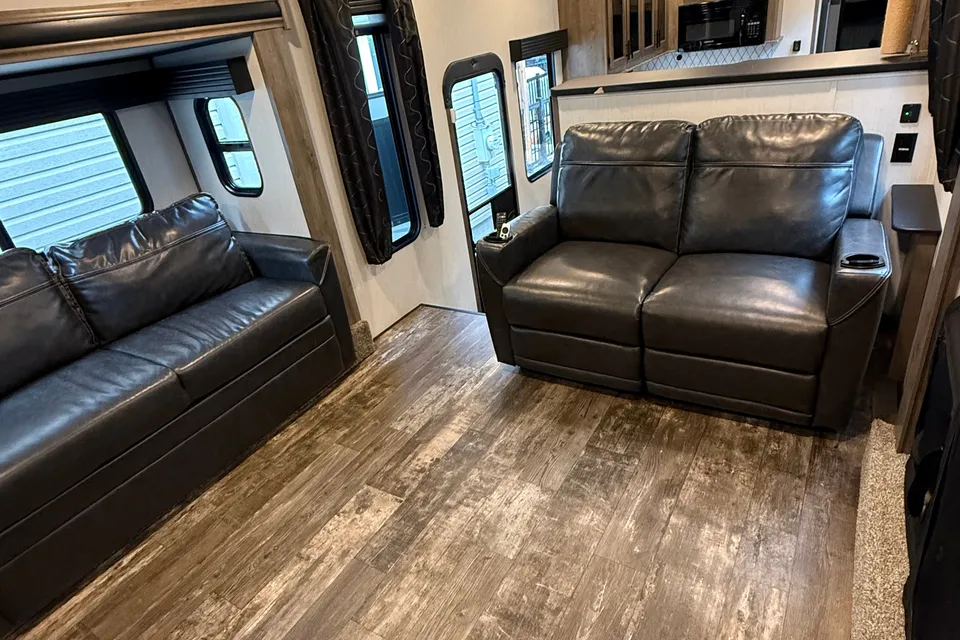 Bruno's Forest River sabre Fifth Wheel