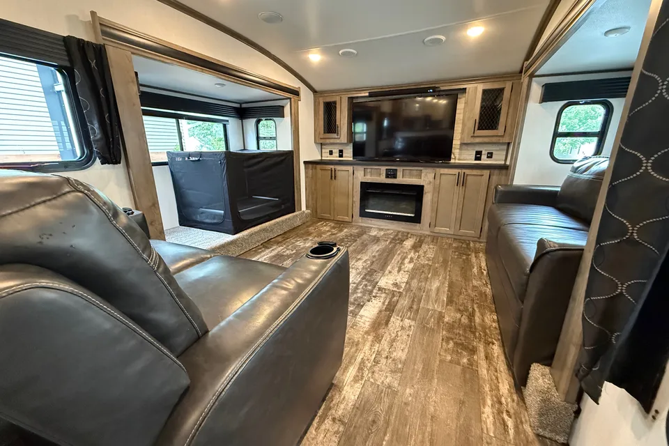 Bruno's Forest River sabre Fifth Wheel
