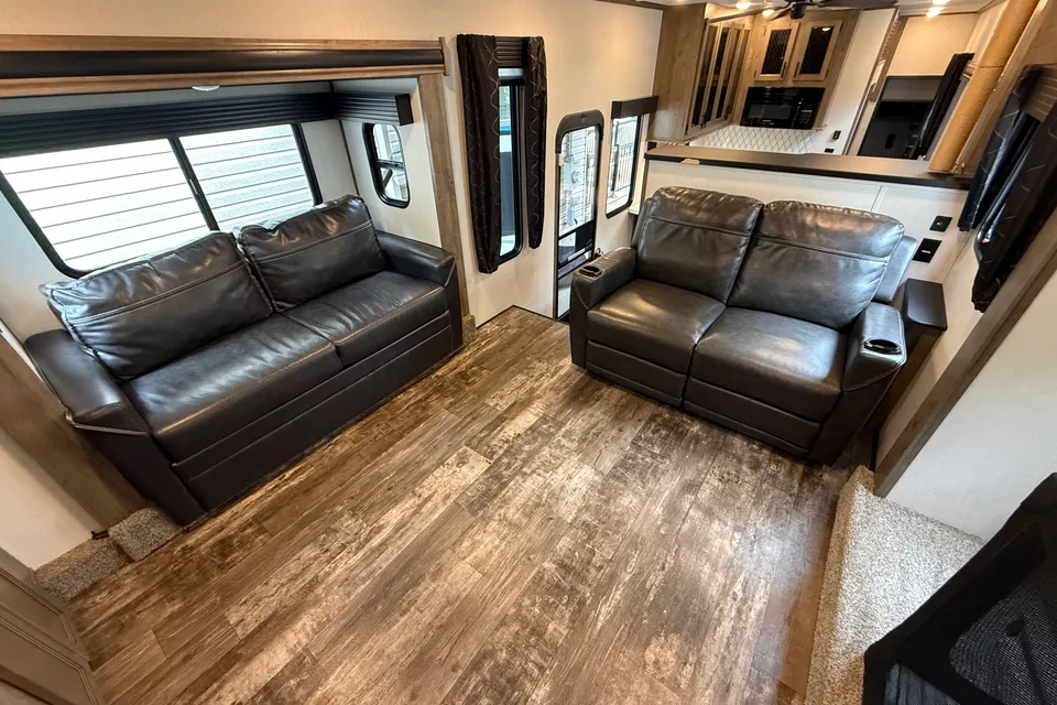 Bruno's Forest River sabre Fifth Wheel