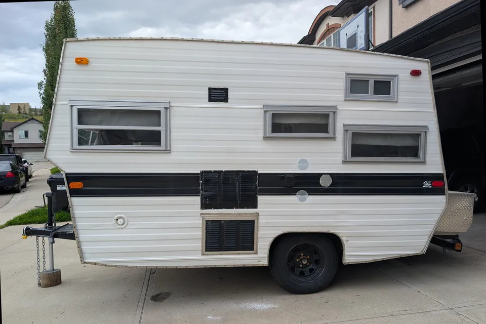 Renovated Skipper 14 - Tent On Wheels