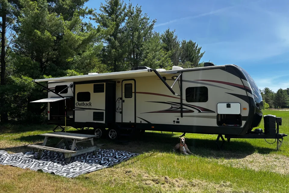 Gen & Simon's Camper for your next vacation (keystone 323BH Outback)