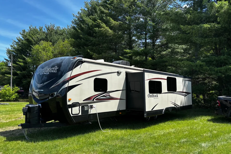 Gen & Simon's Camper for your next vacation (keystone 323BH Outback)