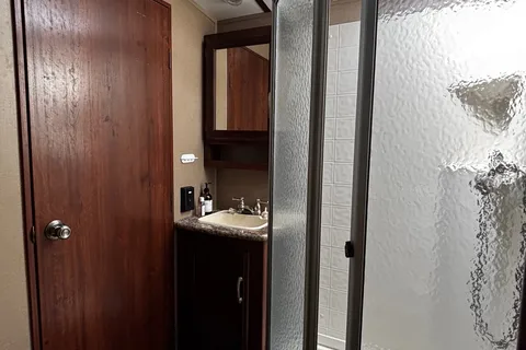 Gen & Simon's Camper for your next vacation (keystone 323BH Outback)