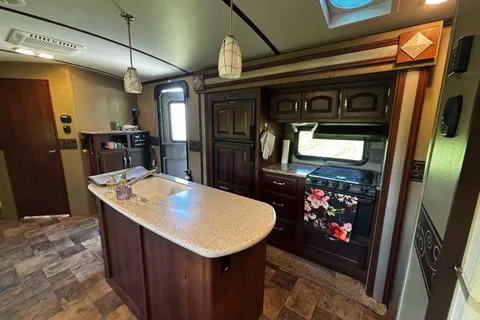Gen & Simon's Camper for your next vacation (keystone 323BH Outback)