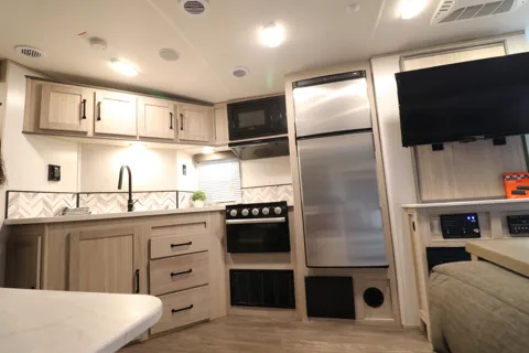 Luxury Twilight 2620 Travel Trailer – Private Queen Suite + Slide-Out