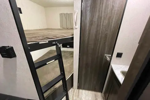 Spacious Clean 23' Compact Travel Trailer