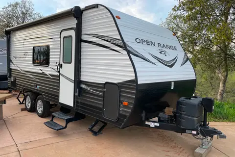 Spacious Clean 23' Compact Travel Trailer