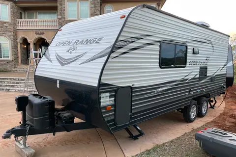 Spacious Clean 23' Compact Travel Trailer