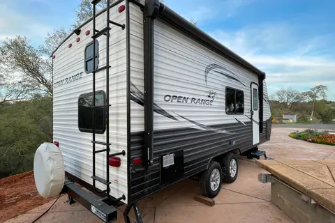 Spacious Clean 23' Compact Travel Trailer