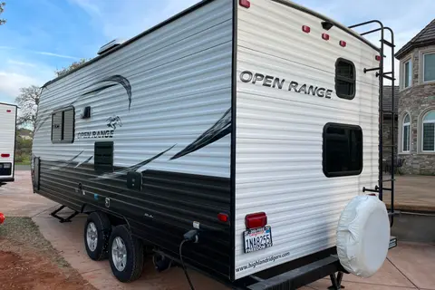 Spacious Clean 23' Compact Travel Trailer