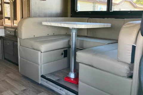 Larry's Jayco Melbourne Class C
