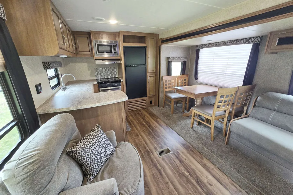 Brady's Coachmen Catalina Legacy Edition Travel Trailer