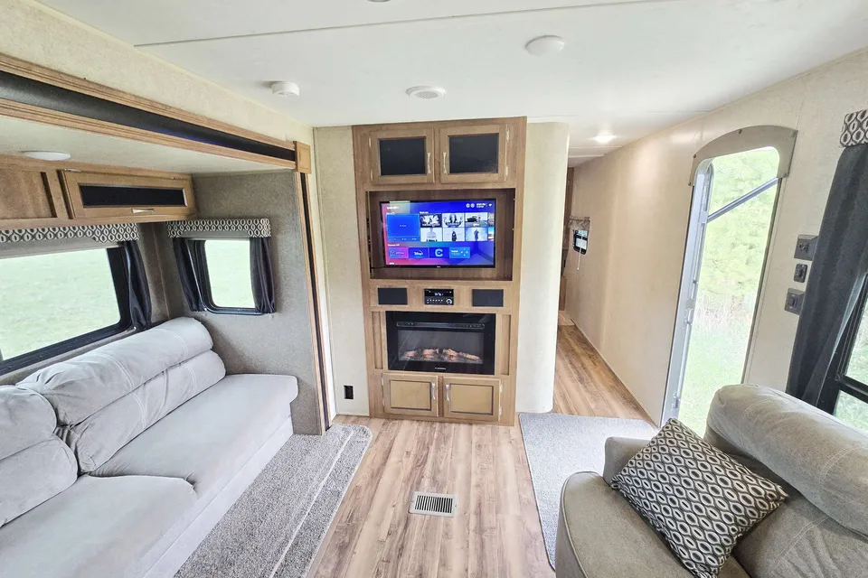 Brady's Coachmen Catalina Legacy Edition Travel Trailer