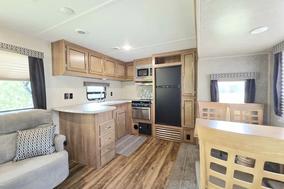 Brady's Coachmen Catalina Legacy Edition Travel Trailer