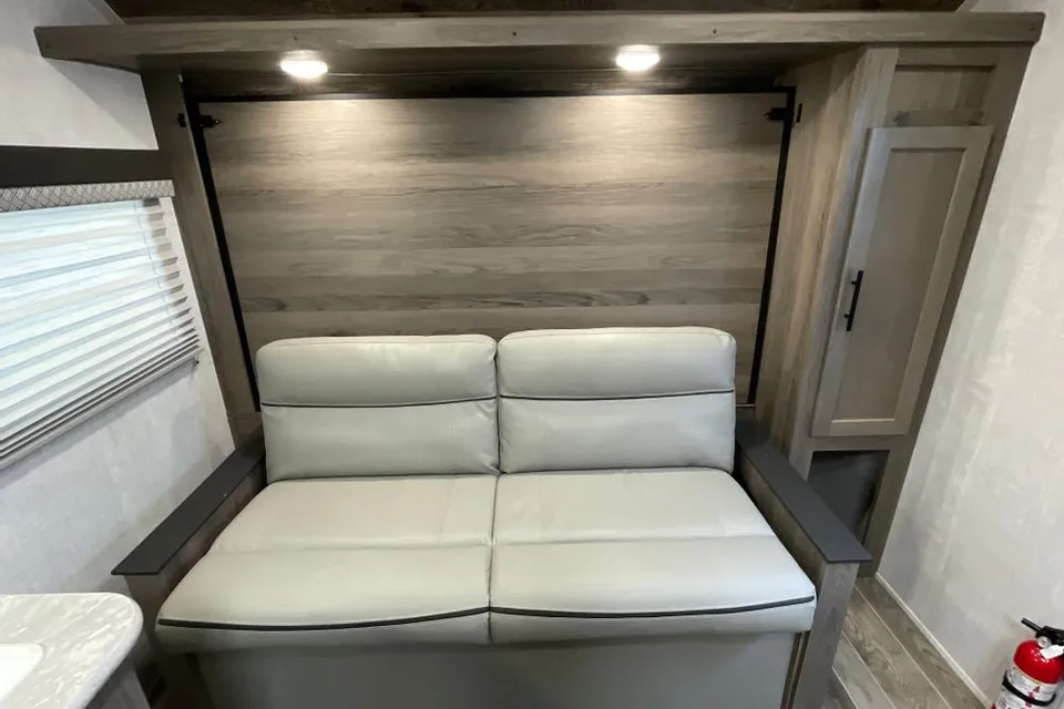 Aaron's Gulfstream Enlighten 19BH Travel Trailer