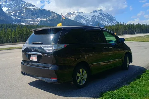 Toyota Campervan (7 seats/2 sleeps) Park Pass +Airport pickup+ (US/Canada)