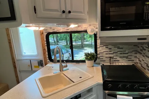 RV Helicarrier (Luxury Family Adventure RV)