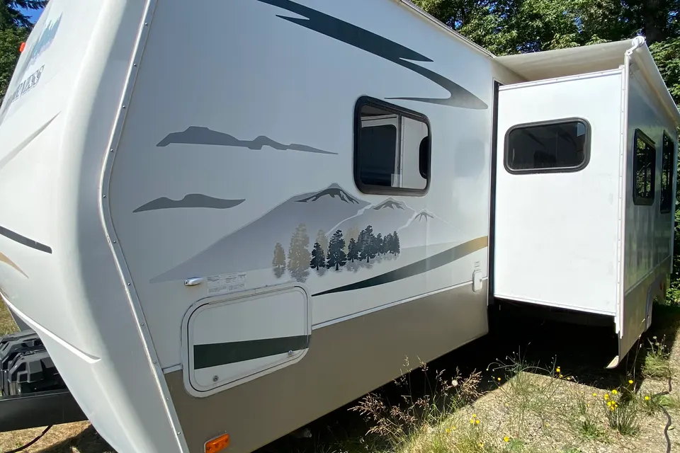 Get Into The GMRVTOW Wilderness 270RBS Travel Trailer