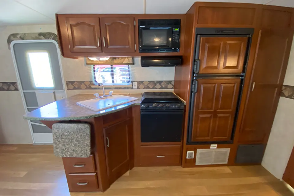 Get Into The GMRVTOW Wilderness 270RBS Travel Trailer
