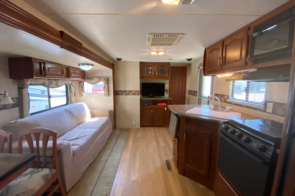 Get Into The GMRVTOW Wilderness 270RBS Travel Trailer