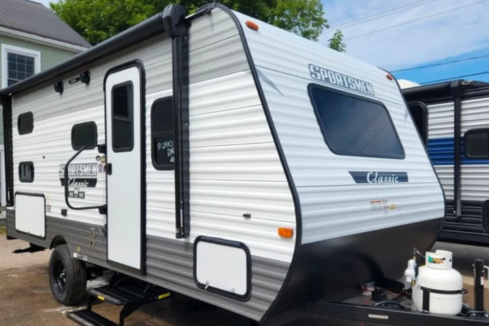 Jeff's 2023 Sportsmen 191BHK Travel Trailer