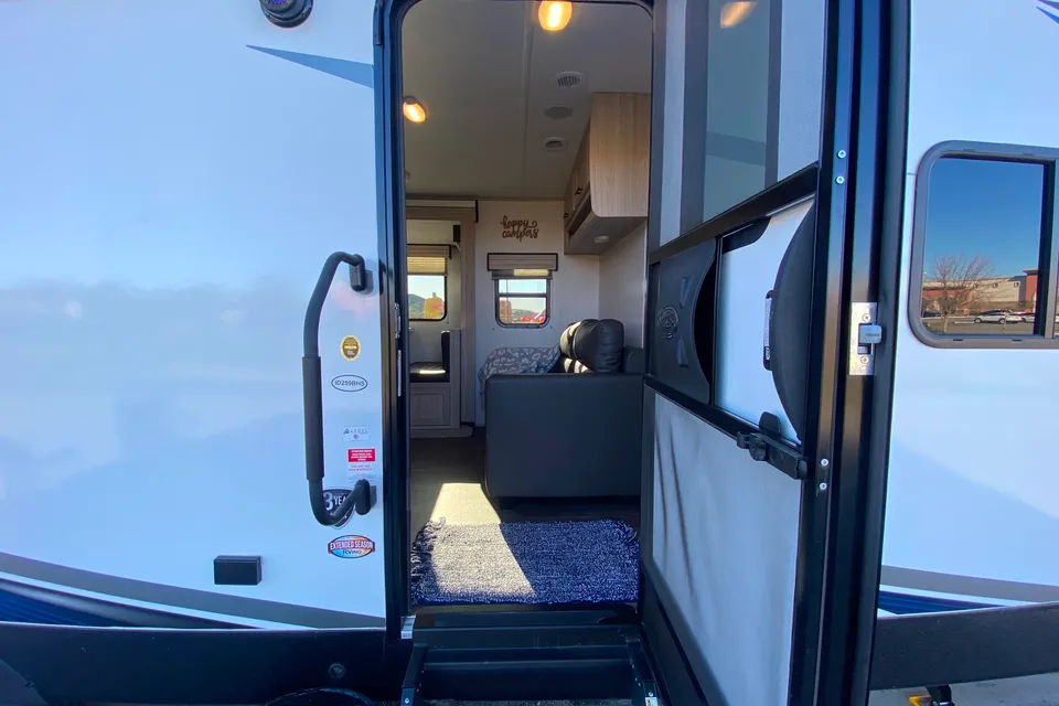2022 Shadow Cruiser "CRISS FAMILY FREE AMENITIES" Travel Trailer