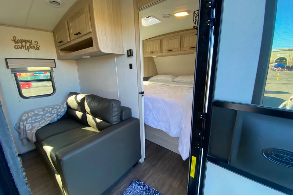 2022 Shadow Cruiser "CRISS FAMILY FREE AMENITIES" Travel Trailer