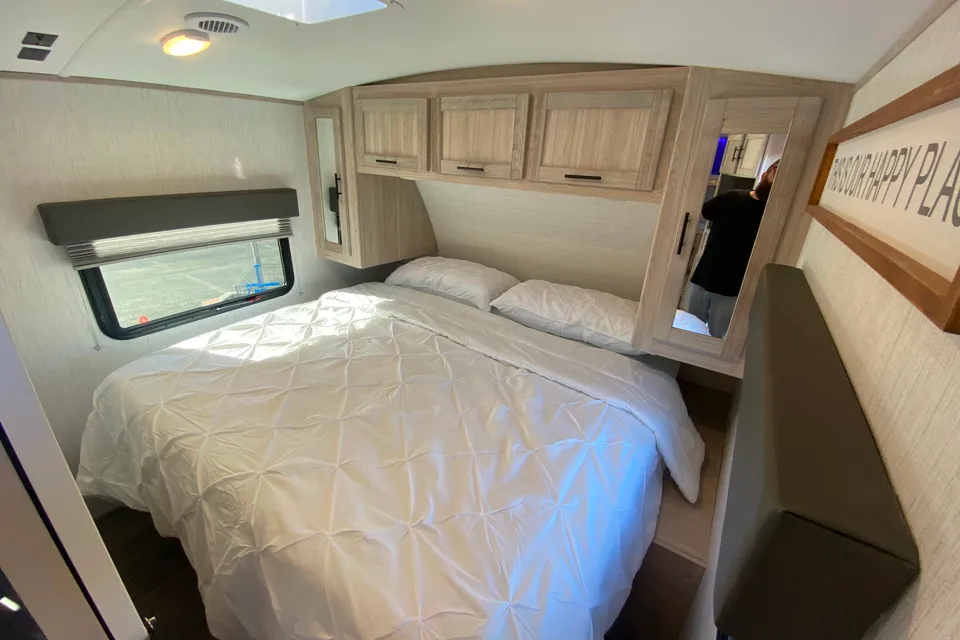 2022 Shadow Cruiser "CRISS FAMILY FREE AMENITIES" Travel Trailer