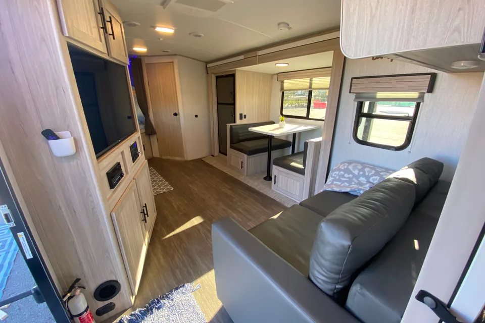 2022 Shadow Cruiser "CRISS FAMILY FREE AMENITIES" Travel Trailer
