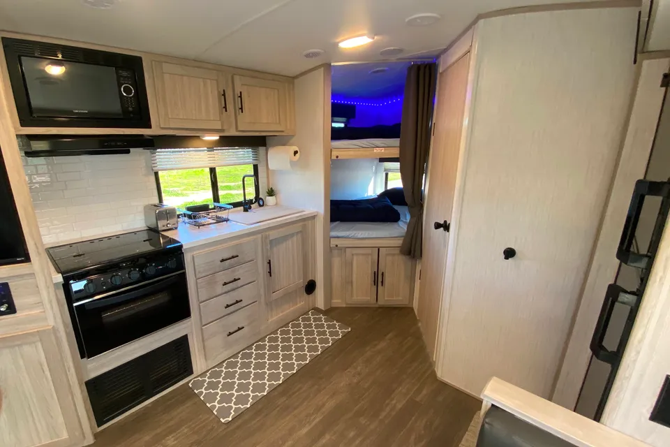2022 Shadow Cruiser "CRISS FAMILY FREE AMENITIES" Travel Trailer