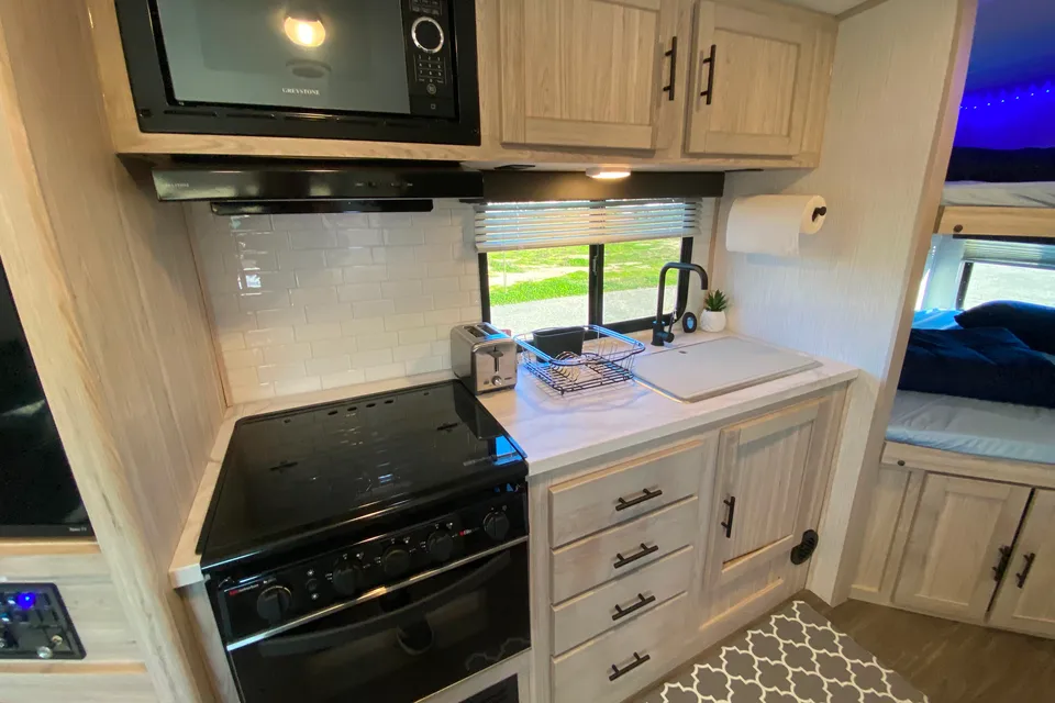 2022 Shadow Cruiser "CRISS FAMILY FREE AMENITIES" Travel Trailer