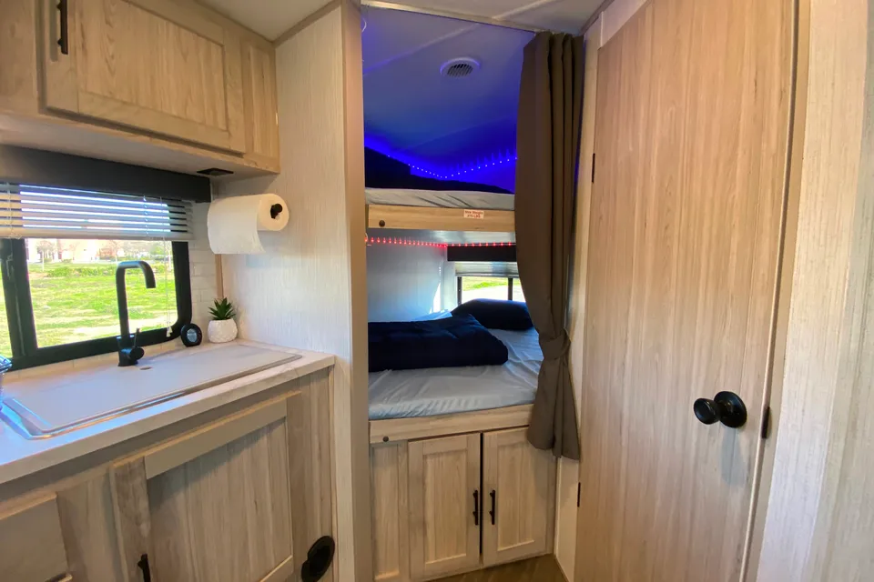 2022 Shadow Cruiser "CRISS FAMILY FREE AMENITIES" Travel Trailer