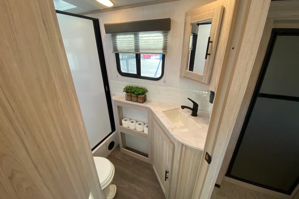 2022 Shadow Cruiser "CRISS FAMILY FREE AMENITIES" Travel Trailer