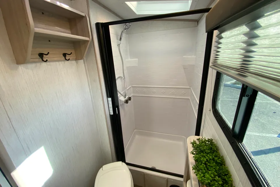 2022 Shadow Cruiser "CRISS FAMILY FREE AMENITIES" Travel Trailer