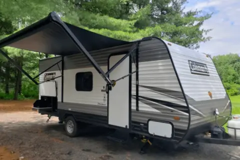  Coleman RV trailer Sleeps 7 Lightweight