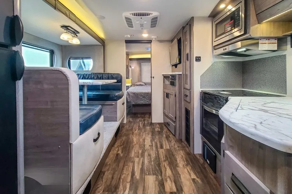 4 seasons - Family Travel Trailer 2021(Pet Friendly)