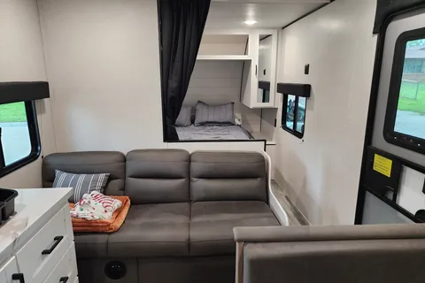 Frosty Dinghy's 2026 Jayco SLX Flight