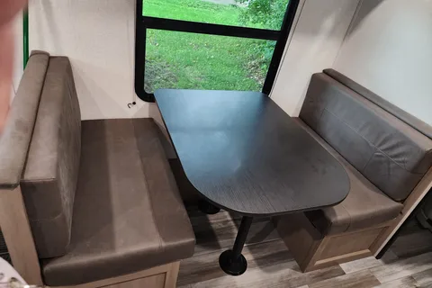 Frosty Dinghy's 2026 Jayco SLX Flight