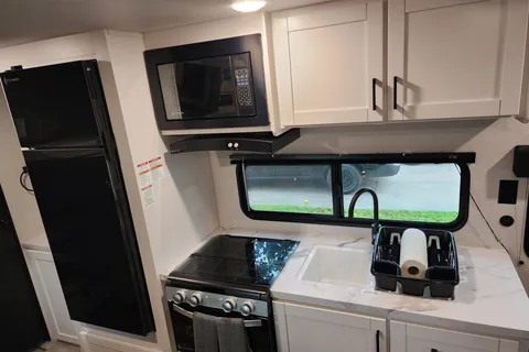 Frosty Dinghy's 2026 Jayco SLX Flight