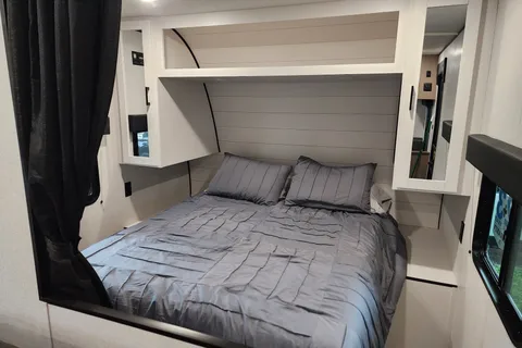 Frosty Dinghy's 2026 Jayco SLX Flight