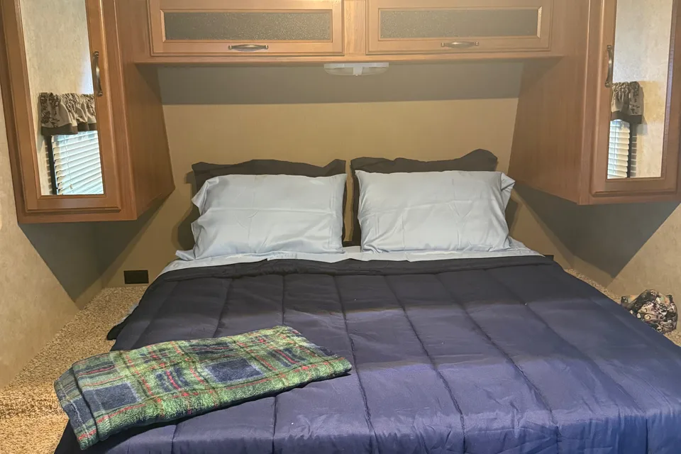 Laura's cozy Keystone Cougar Travel Trailer
