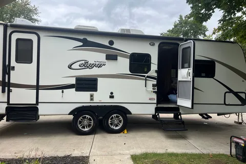 Laura's cozy Keystone Cougar Travel Trailer