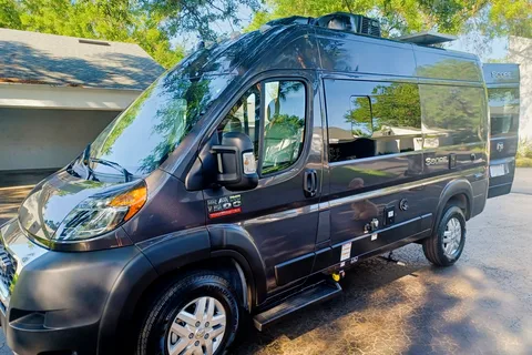 2022 CONVENIENT & EASY TO DRIVE RV!!! THOR SCOPE 18M