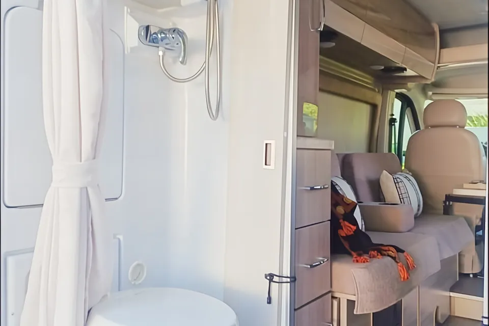 2022 CONVENIENT & EASY TO DRIVE RV!!! THOR SCOPE 18M