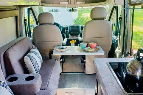 2022 CONVENIENT & EASY TO DRIVE RV!!! THOR SCOPE 18M