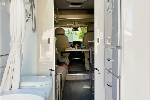 2022 CONVENIENT & EASY TO DRIVE RV!!! THOR SCOPE 18M