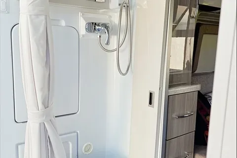2022 CONVENIENT & EASY TO DRIVE RV!!! THOR SCOPE 18M
