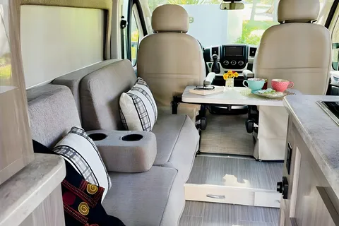 2022 CONVENIENT & EASY TO DRIVE RV!!! THOR SCOPE 18M
